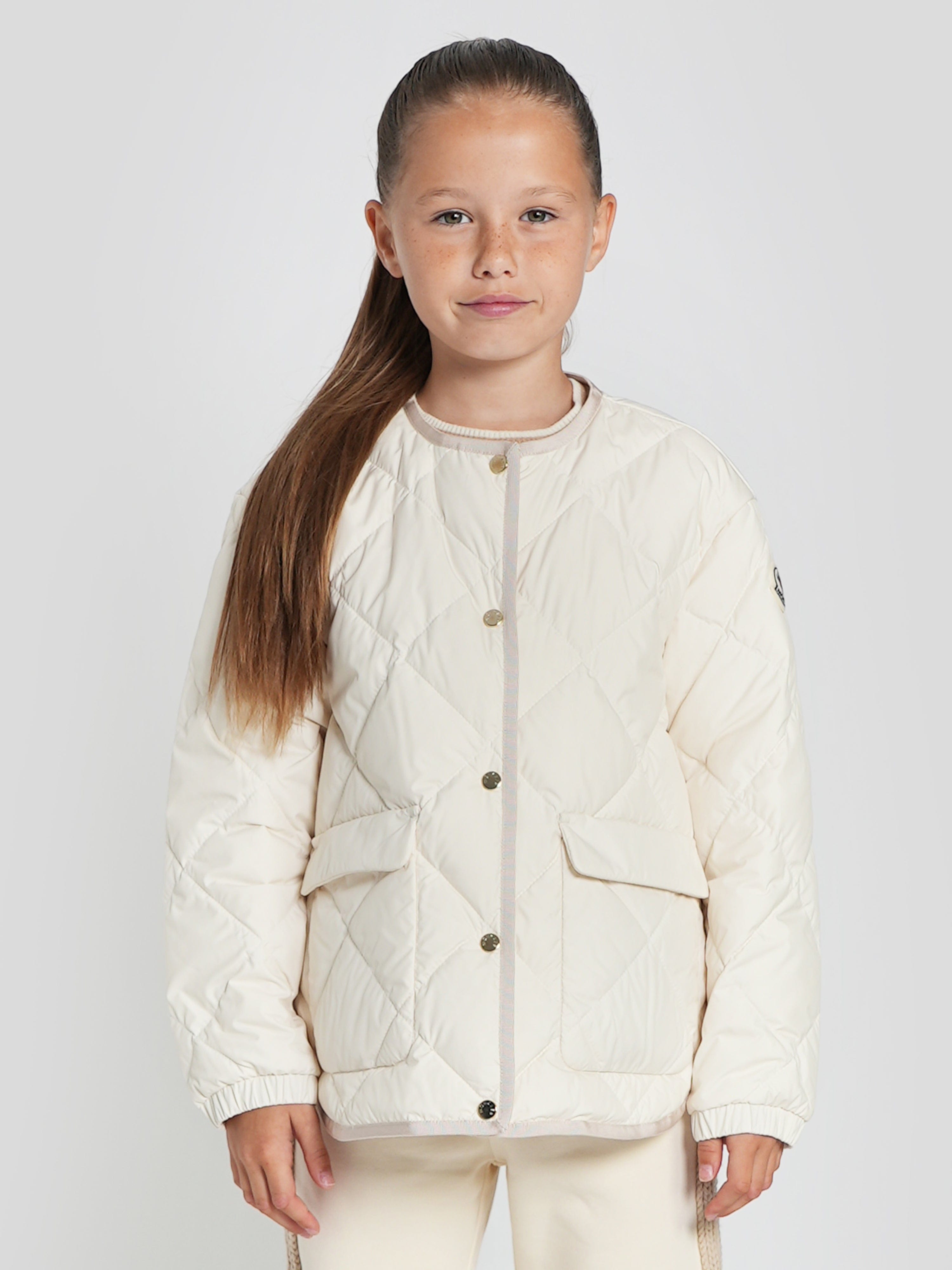 MONCLER ホワイト フリルジャケット　キッズ　　92㎝ Moncler Enfant Girls Down Quilted Ursella Jacket in Ivory