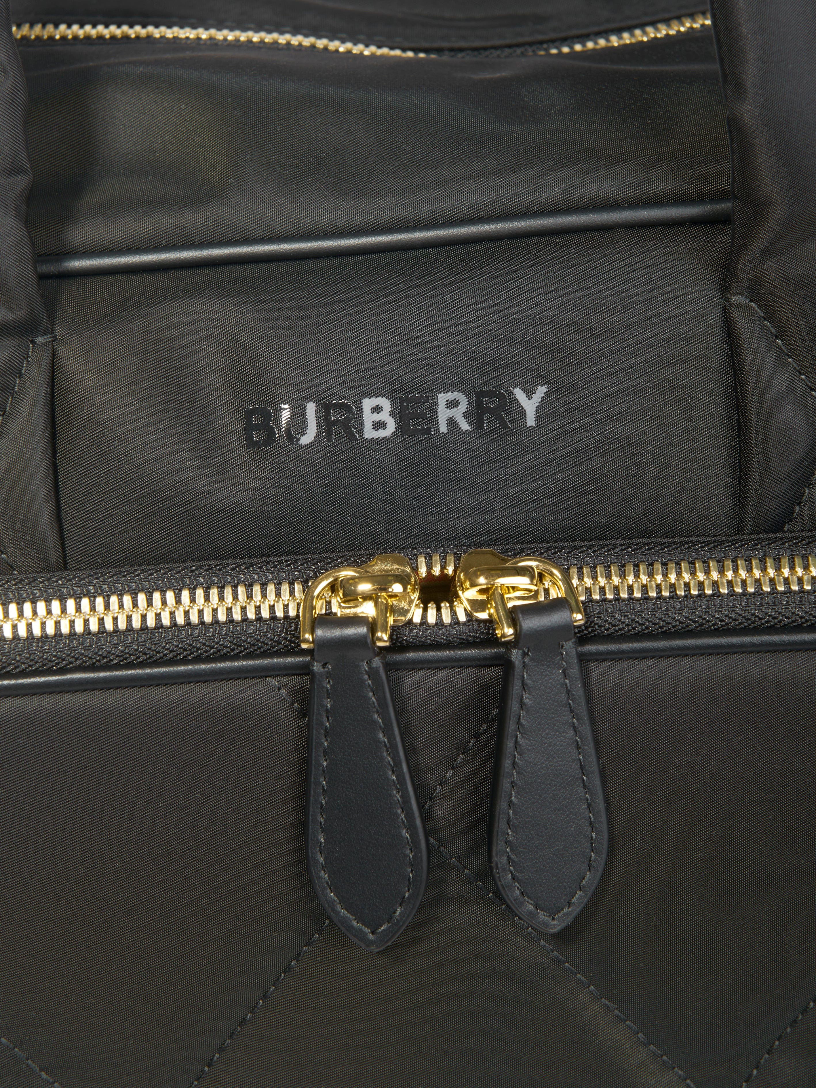 Burberry ベビー服　9M Burberry Kids Burberry Baby Tote Changing Bag in Black (43cm