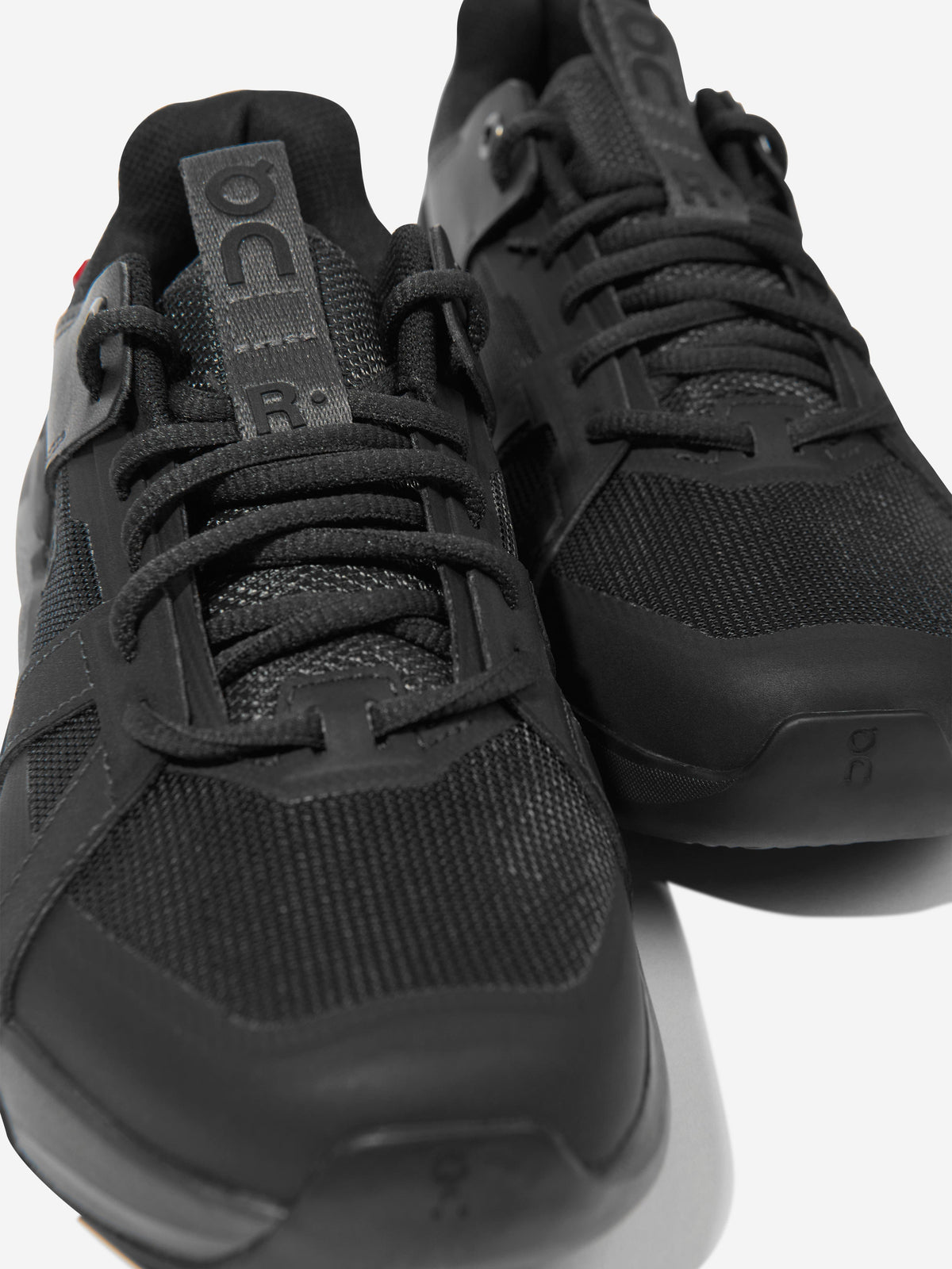 On Running Kids The Roger CH Pro Youth Trainers in Black  display picture 1